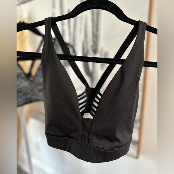 3 Victoria Secret sports bras in size Small. Deep V front. Grey, black & printed - Picture 8 of 15